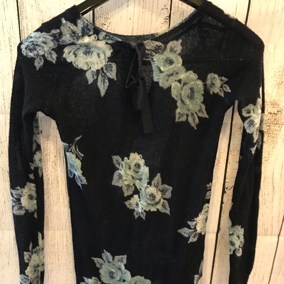 LC Lauren Conrad XS Navy/Light Blue Floral Sweater - Picture 3 of 4